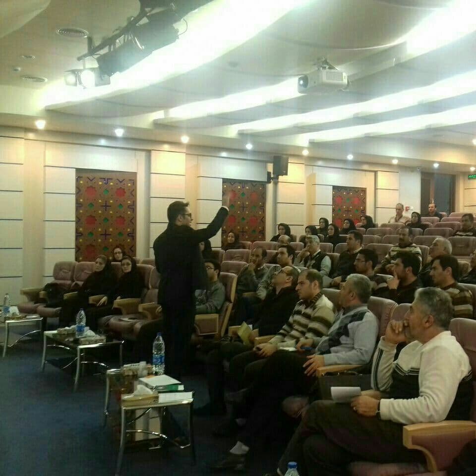 Nima Saraeian Seminar 10 Nima Saraeian نیما سرائیان speaking about SelfCode and Digital Psychology 10